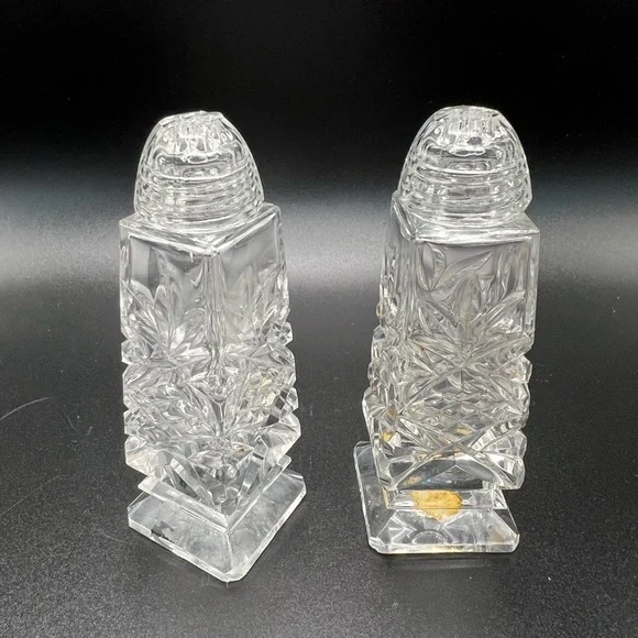 Vintage cut glass salt and pepper shaker set - Picture 7 of 7
